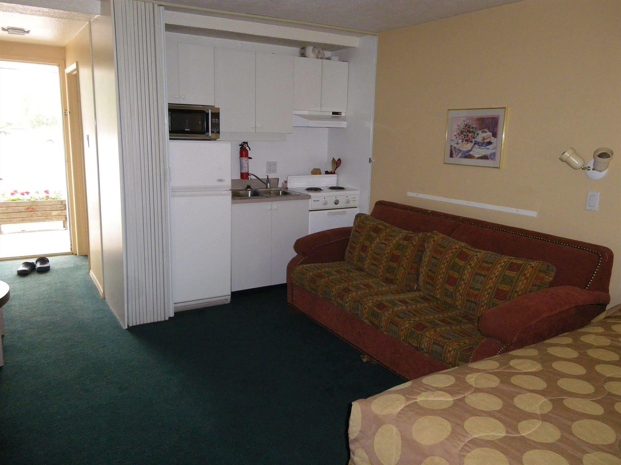 Selkirk Inn ゴールデン エクステリア 写真