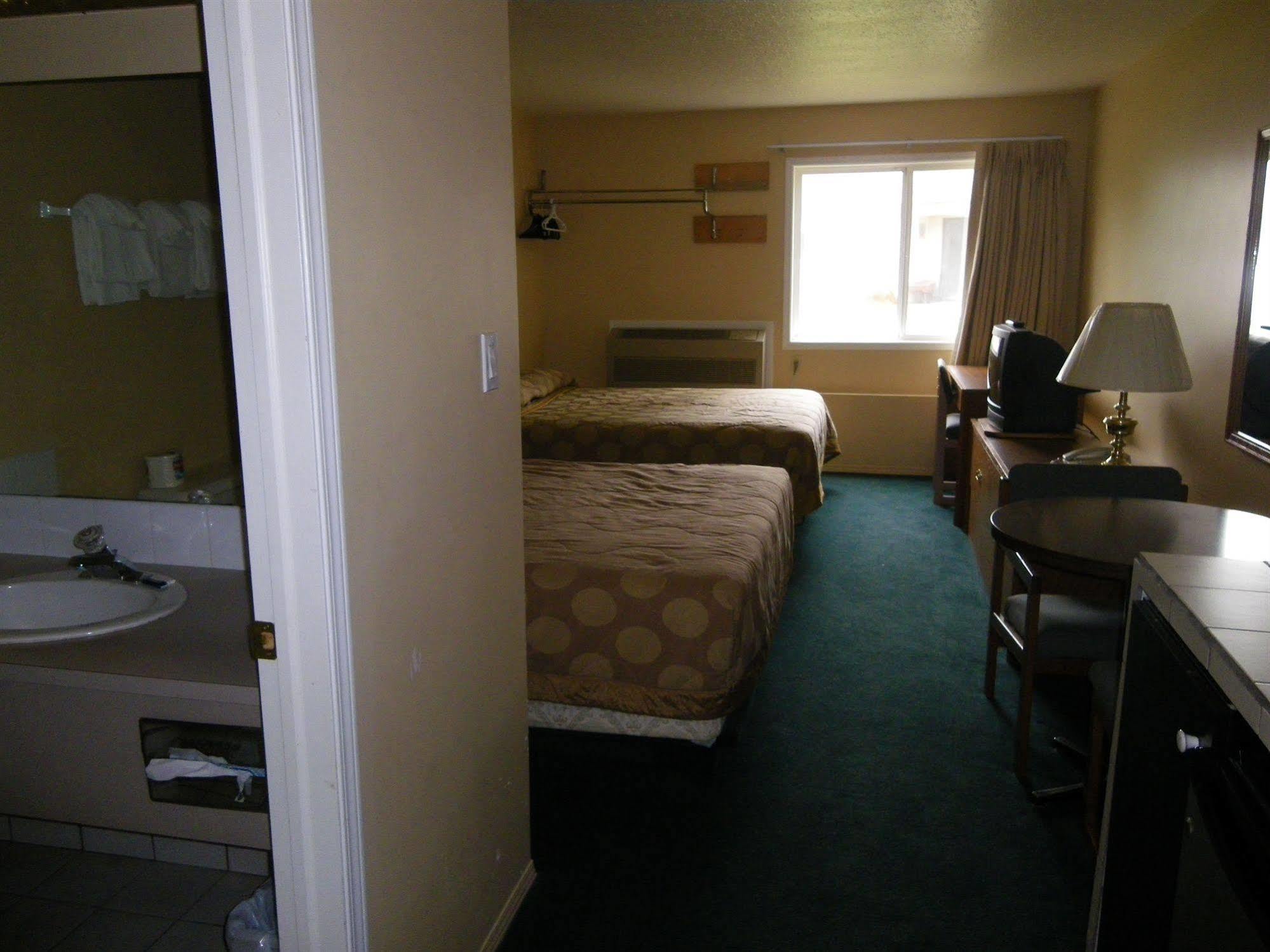 Selkirk Inn ゴールデン エクステリア 写真