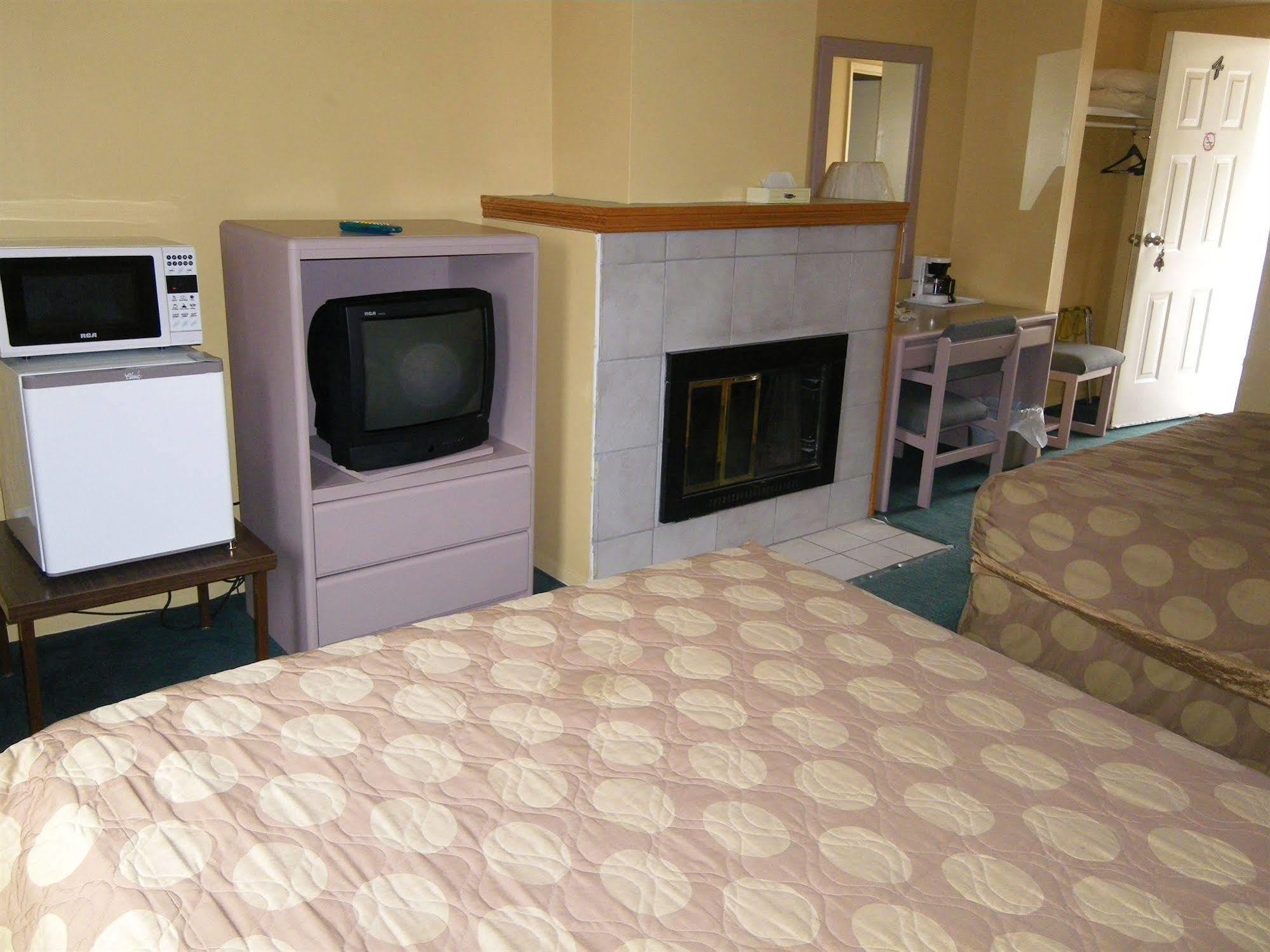Selkirk Inn ゴールデン エクステリア 写真